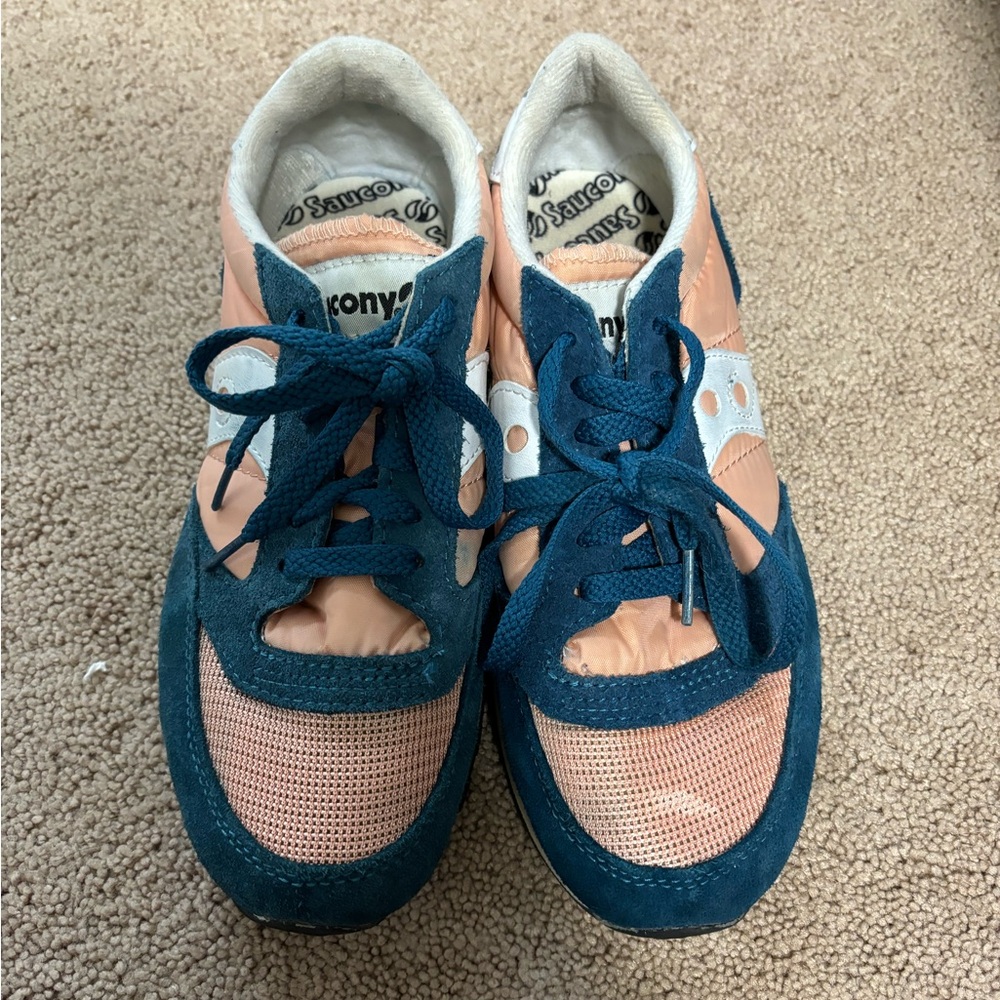 Saucony tennis shoes